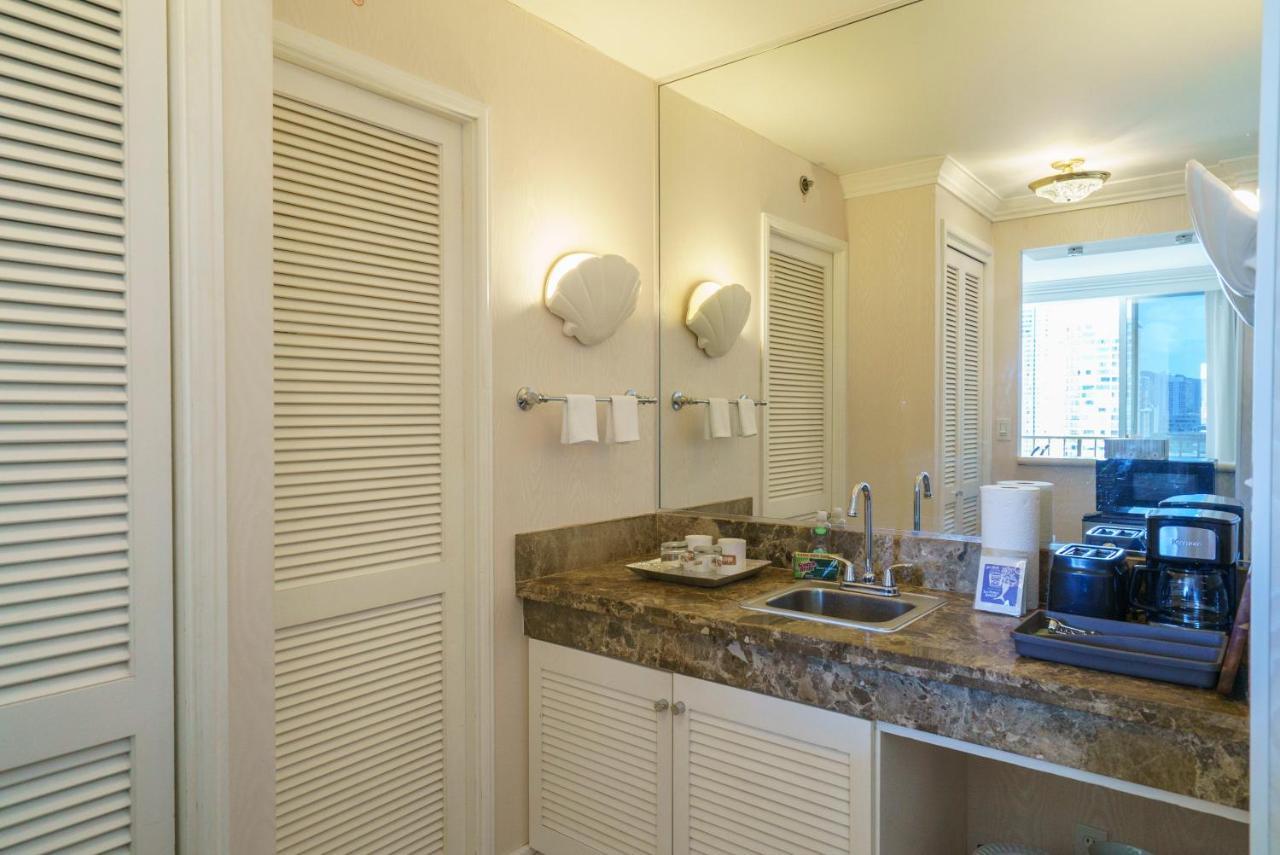 Studio Unit At The Royal Garden, In Waikiki ワイキキ・ロイヤルガーデン Гонолулу Екстер'єр фото